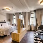 Apartment 9